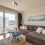 Modern Apartment Close To The Beach For 6