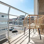 Modern Apartment Close To The Beach For 6