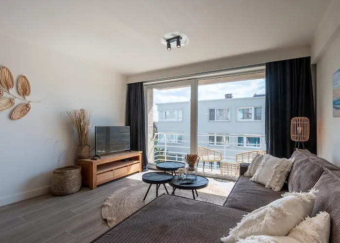 Modern Apartment Close To The Beach For 6
